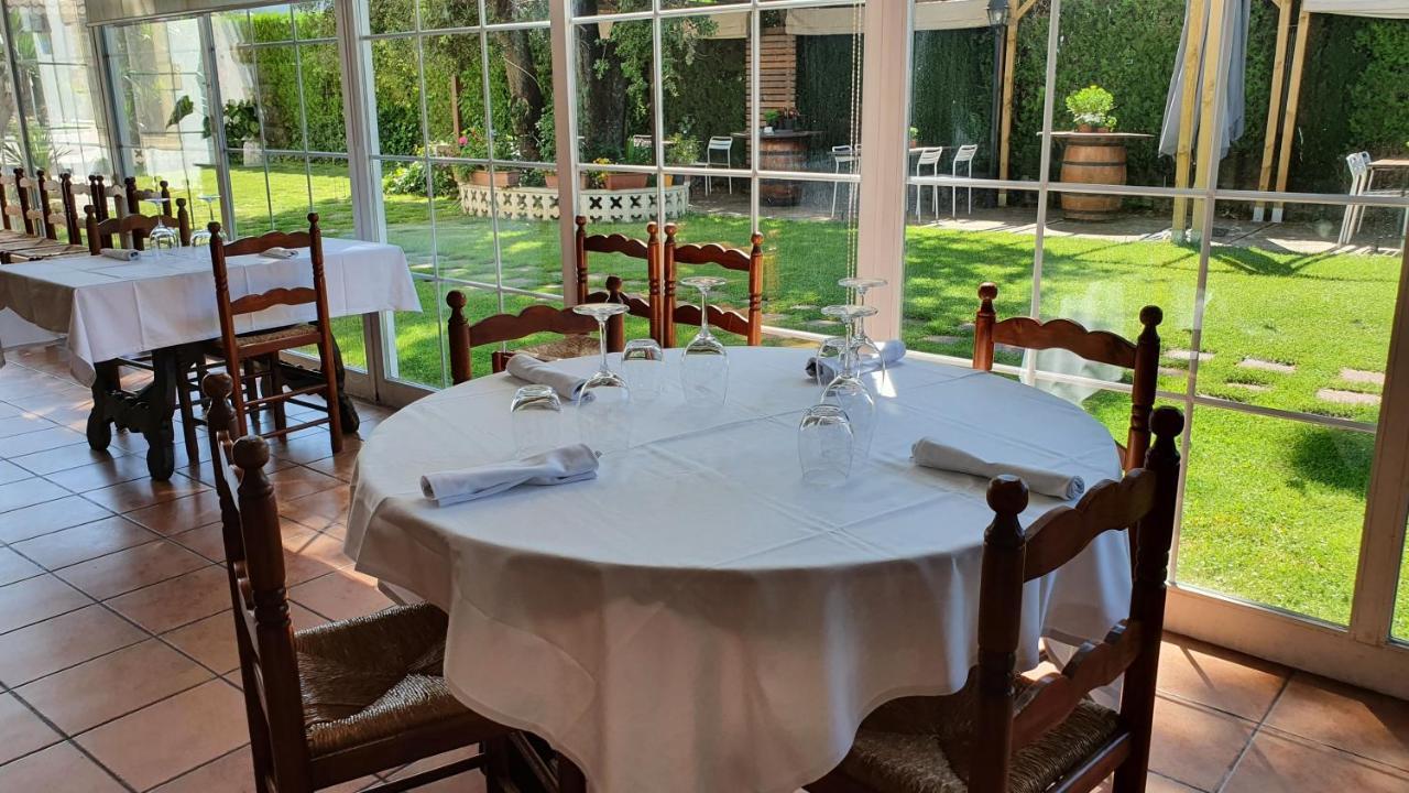 Hotel Restaurant El Bosc Banyeres del Penedes Kültér fotó