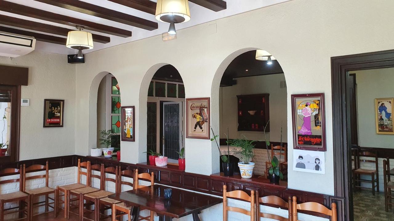 Hotel Restaurant El Bosc Banyeres del Penedes Kültér fotó