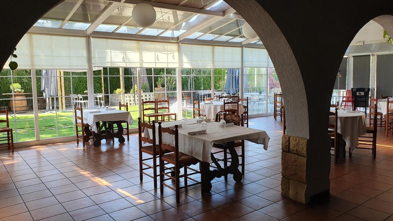 Hotel Restaurant El Bosc Banyeres del Penedes Kültér fotó