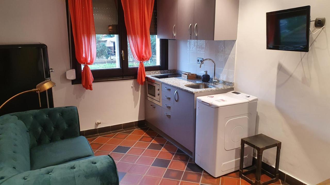 Hotel Restaurant El Bosc Banyeres del Penedes Kültér fotó