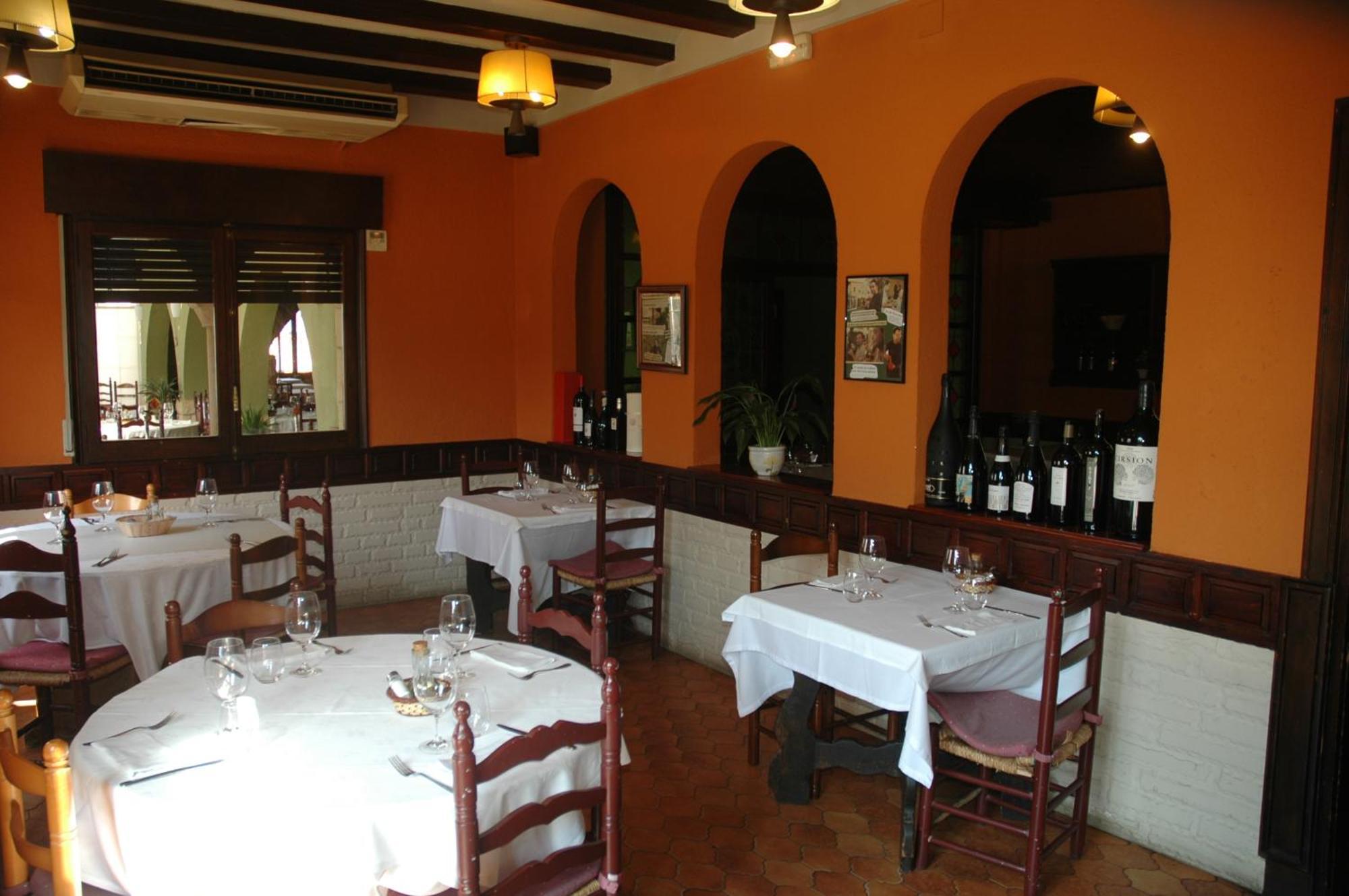 Hotel Restaurant El Bosc Banyeres del Penedes Kültér fotó