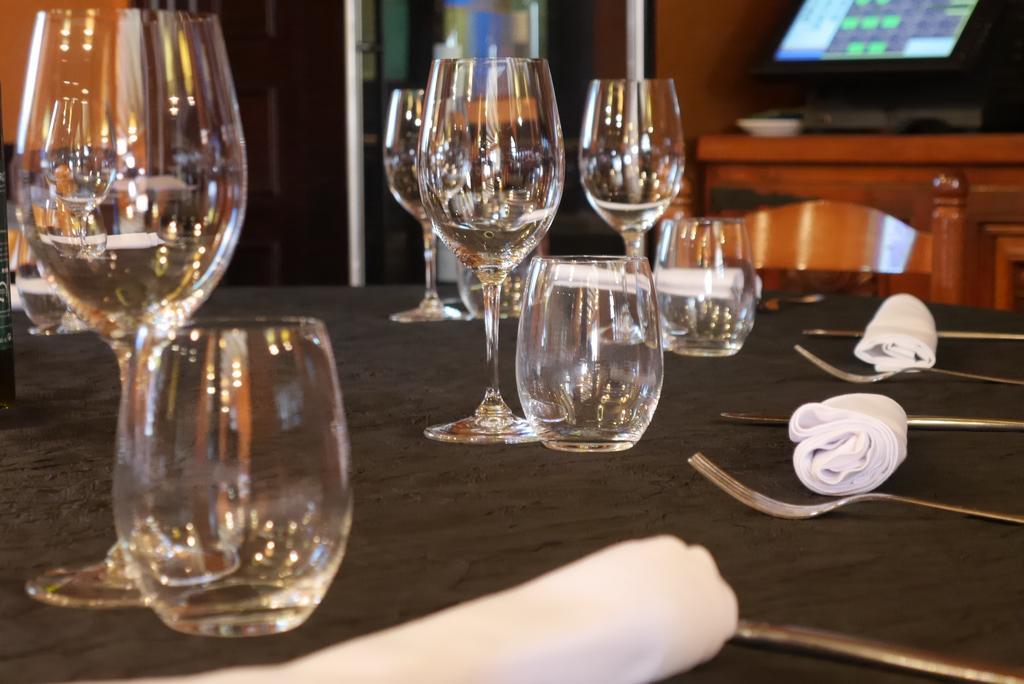 Hotel Restaurant El Bosc Banyeres del Penedes Kültér fotó