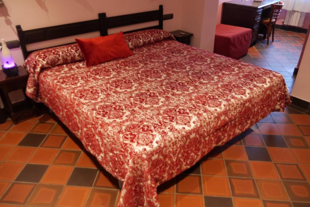 Hotel Restaurant El Bosc Banyeres del Penedes Kültér fotó