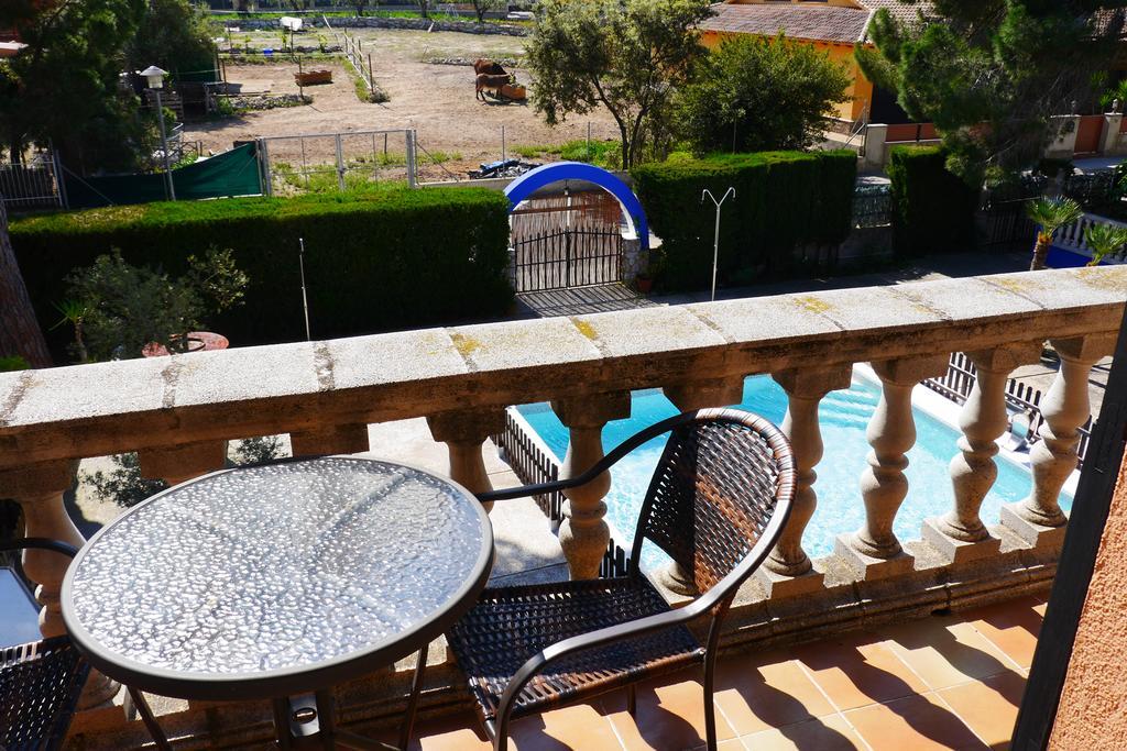 Hotel Restaurant El Bosc Banyeres del Penedes Kültér fotó